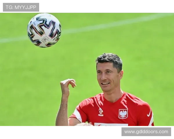 莱万多夫斯基个人数据与荣誉匹配度分析：历史地位如何评估