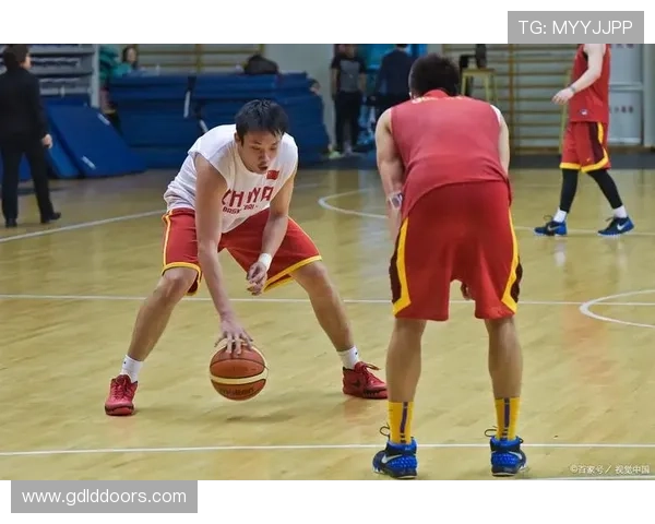 篮球中，究竟如何判定干扰球？国际规则与NBA有何不同？