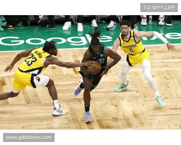 霍勒迪突破篮下效率提升明显，关键时刻得分对比库里更稳定